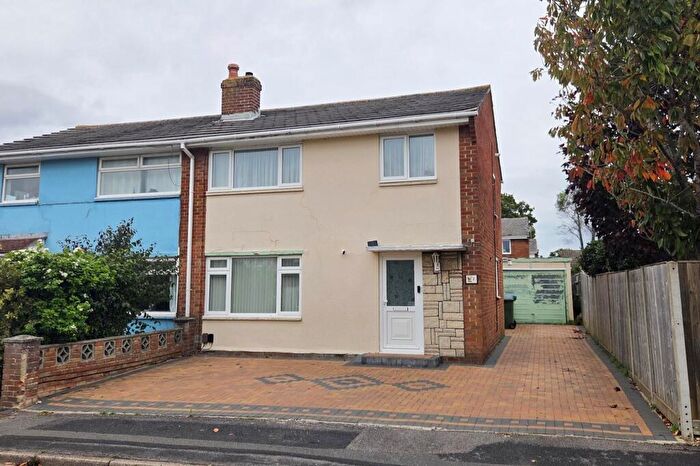 3 Bedroom Semi-Detached House For Sale In Beaumont Close, Fareham, PO15