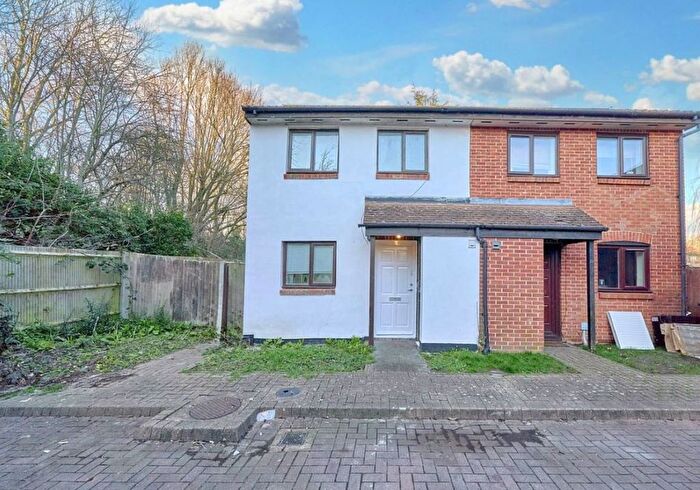 3 Bedroom Detached House For Sale In Eider Close, Hayes, Middlesex, UB4
