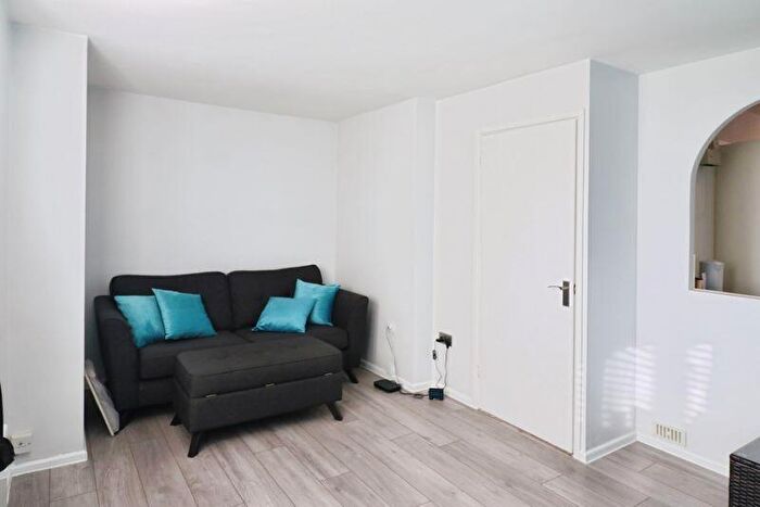 1 Bedroom Flat For Sale In Maplin Park, Langley, SL3