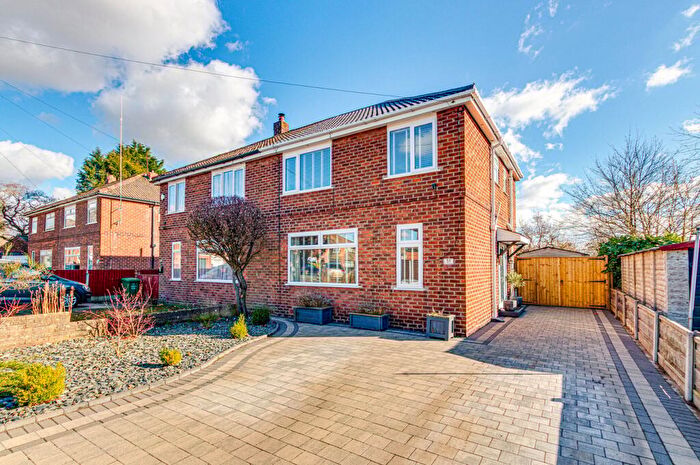 3 Bedroom Semi-Detached House For Sale In Russell Road, Partington, Manchester, M31