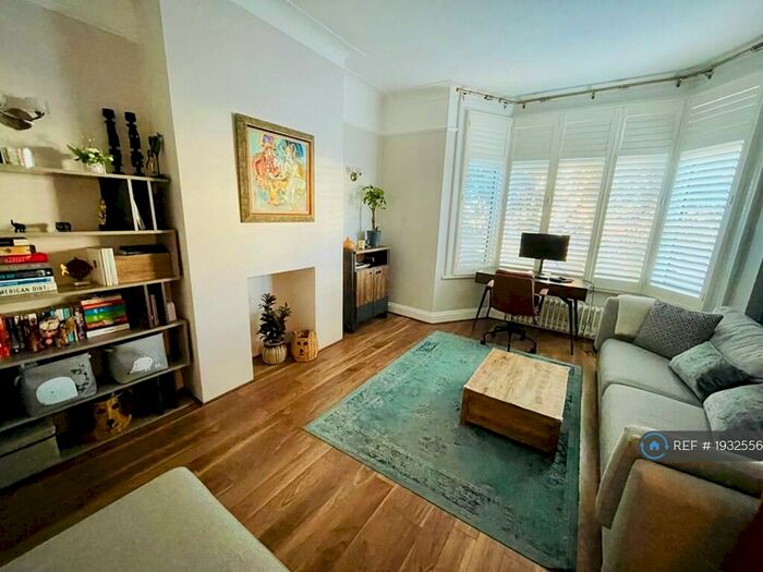 3 Bedroom Flat To Rent In Brownhill Road, London, SE6