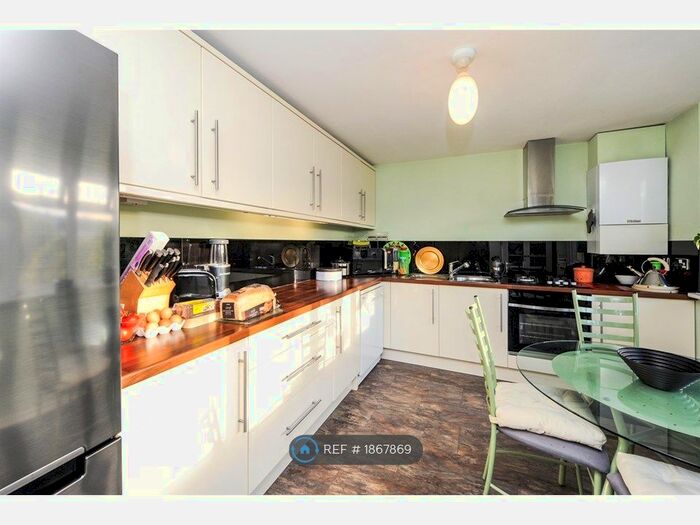 2 Bedroom Flat To Rent In North Twelfth Street, Milton Keynes, MK9