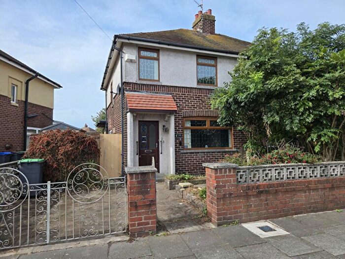 3 Bedroom Semi-Detached House For Sale In Kingsmede, Blackpool, FY4
