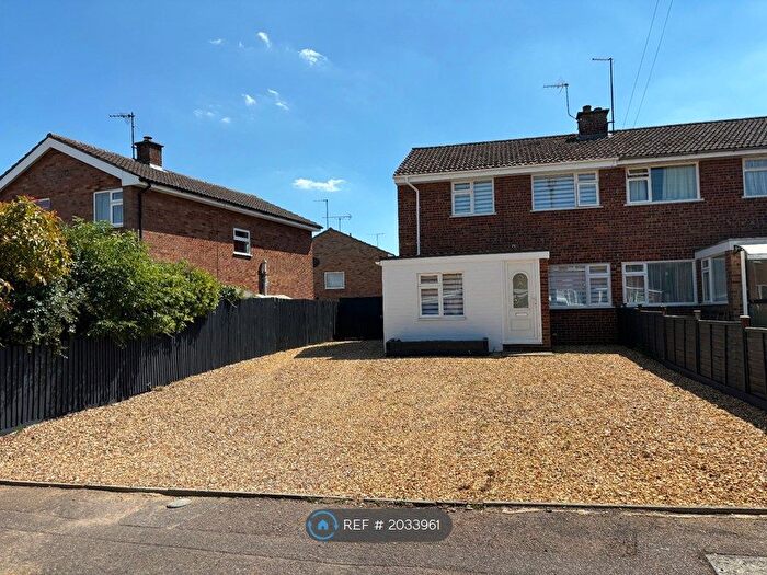 4 Bedroom Semi-Detached House To Rent In Blackthorn Grove, Milton Keynes, MK17
