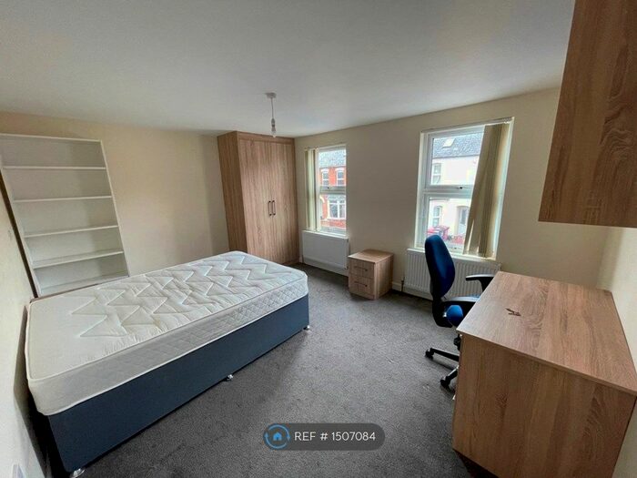 6 Bedroom Terraced House To Rent In De Beauvoir Road, Reading, RG1