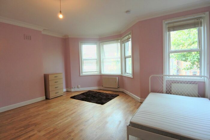 Studio To Rent In Brondesbury Park, Willesden Green, NW2