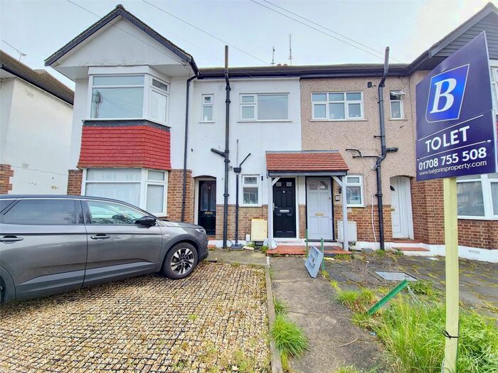 2 Bedroom Maisonette To Rent In Arundel Road, Romford, RM3