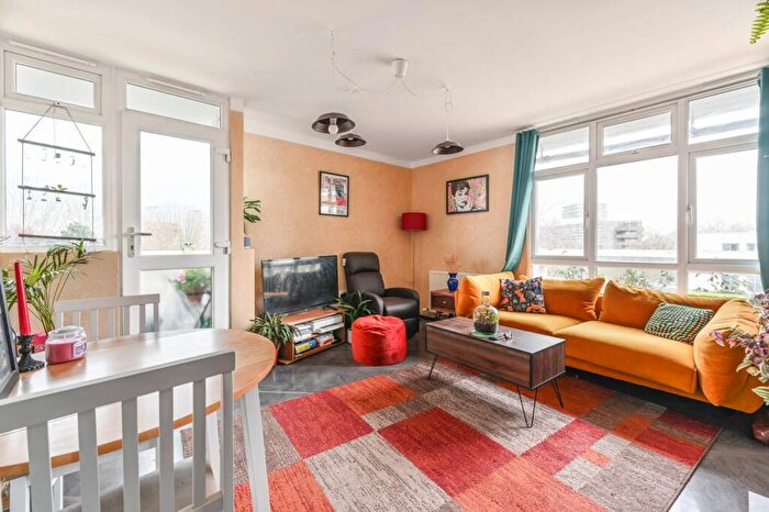 1 Bedroom Flat To Rent In Shaw Court, Clapham Junction, London, SW11