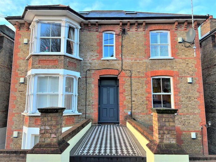 2 Bedroom Flat To Rent In Rose Valley, Brentwood, CM14