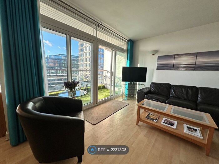 2 Bedroom Maisonette To Rent In St Giles High Street, London, WC2H