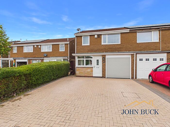 3 Bedroom Semi-detached House For Sale In Hargill Drive, Washington, NE38