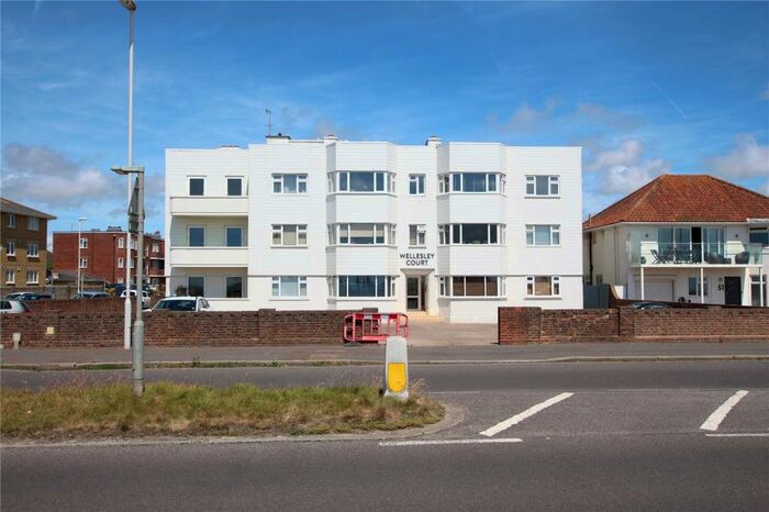 3 Bedroom Apartment To Rent In Wellesley Court, West Parade, Worthing, West Sussex, BN11