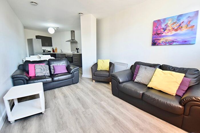 3 Bedroom Flat To Rent In East Street, Leeds, LS9