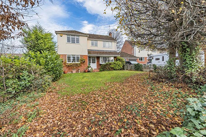 4 Bedroom Detached House For Sale In Oakwood Road, Bricket Wood, St. Albans, AL2