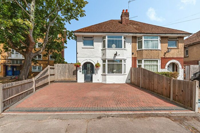 3 Bedroom Semi Detached House For Sale In Oakley Road, Southampton, SO16