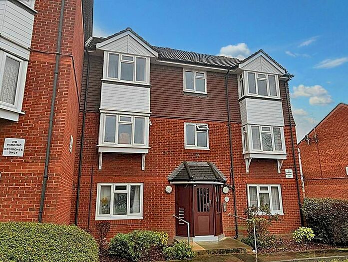 1 Bedroom Flat To Rent In Weald Close, London, SE16