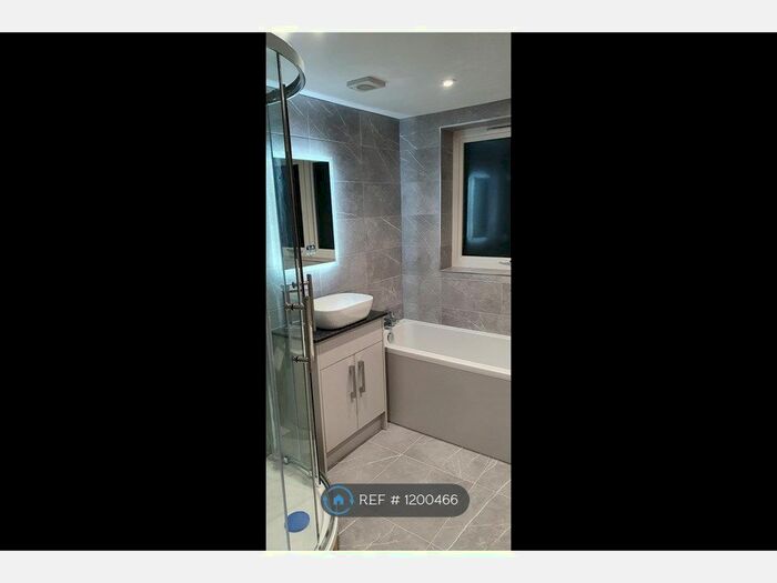 2 Bedroom Flat To Rent In Spital, Wirral, CH63