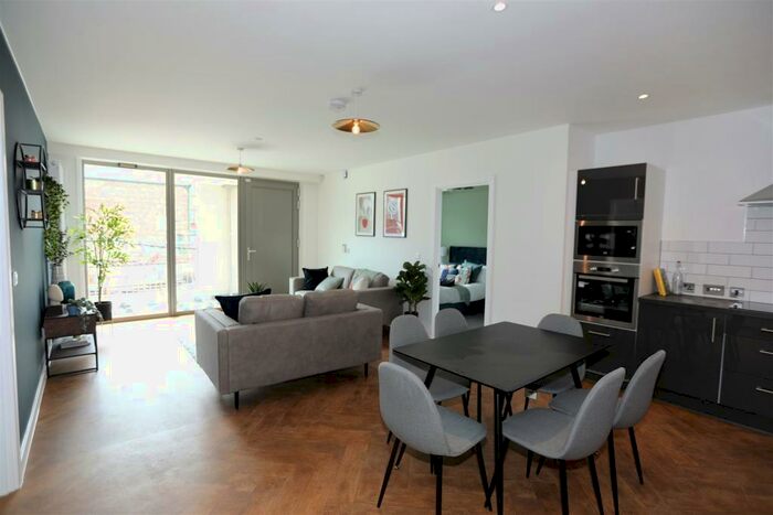 3 Bedroom Apartment To Rent In Broadside, Oldham Road, New Cross, M4