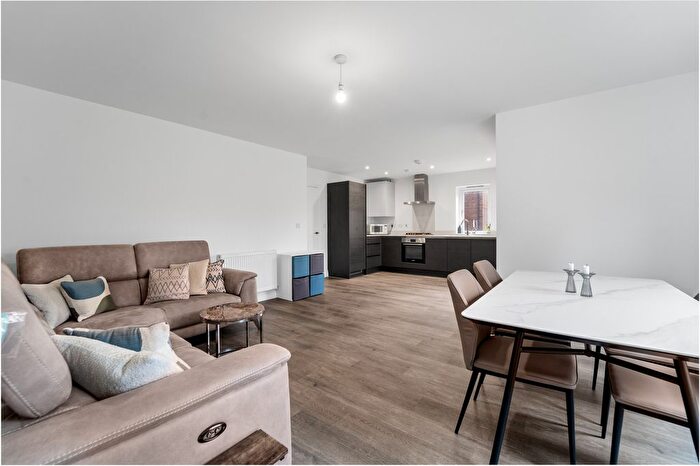 2 Bedroom Flat For Sale In Garrett Crescent, Ottershaw, Chertsey, KT16