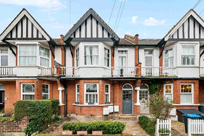 3 Bedroom Flat For Sale In Stanton Road, London, SW20