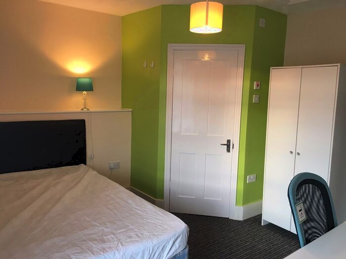 4 Bedroom Property To Rent In Richmond Road, Gillingham, ME7