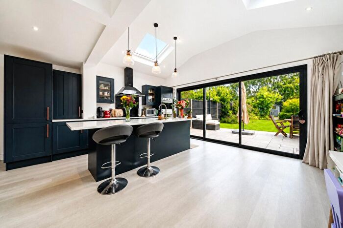3 Bedroom Semi Detached House For Sale In Oaklands Road, Bexleyheath, DA6