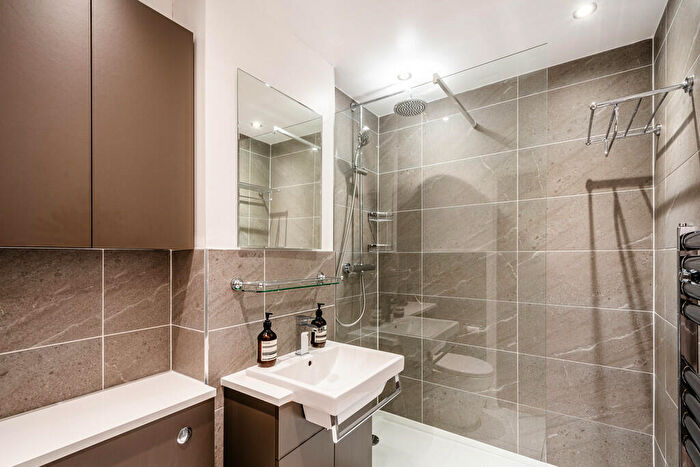 2 Bedroom Apartment For Sale In Triangle Road, E8