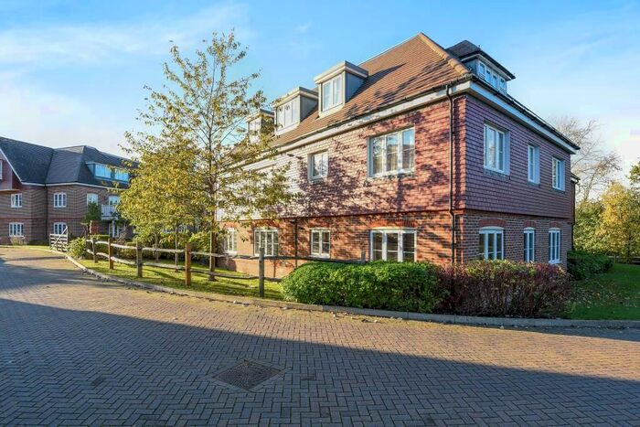 2 Bedroom Flat To Rent In Hedgerley Lane, Gerrards Cross, SL9