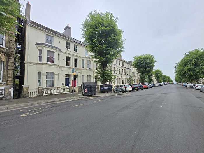 2 Bedroom Flat To Rent In Tisbury Road, BN3