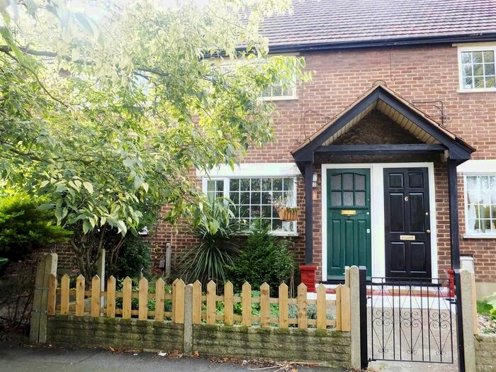 2 Bedroom Maisonette To Rent In North Street, Carshalton, Surrey, SM5