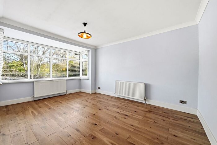 2 Bedroom Flat To Rent In Dorset Road, London, SW19