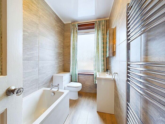 2 Bedroom Flat For Sale In / Glasgow Road, Corstorphine, EH12