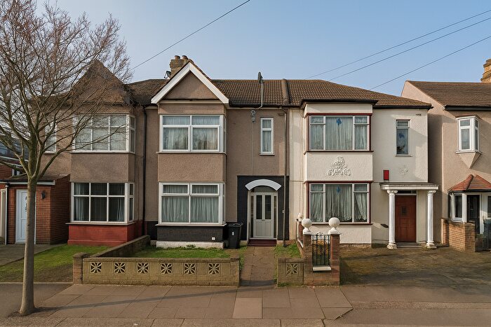 4 Bedroom Terraced House To Rent In Abbey Road, Ilford, IG2