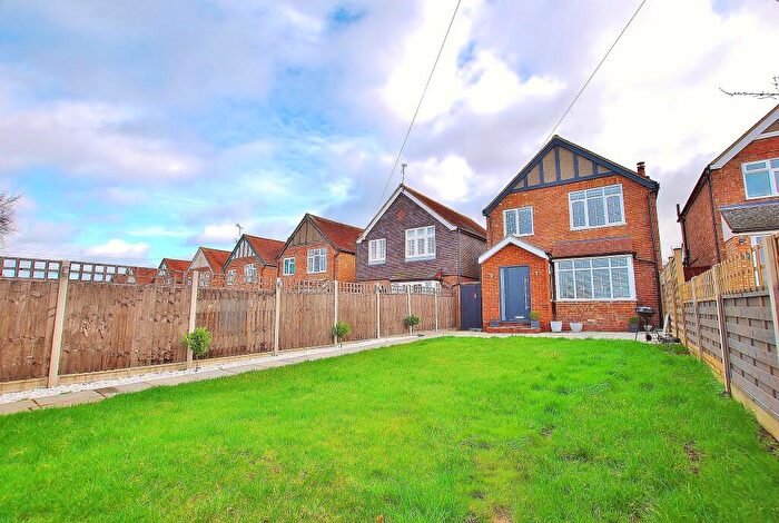 3 Bedroom Detached House To Rent In Rydes Hill Road, Guildford, Surrey, GU2