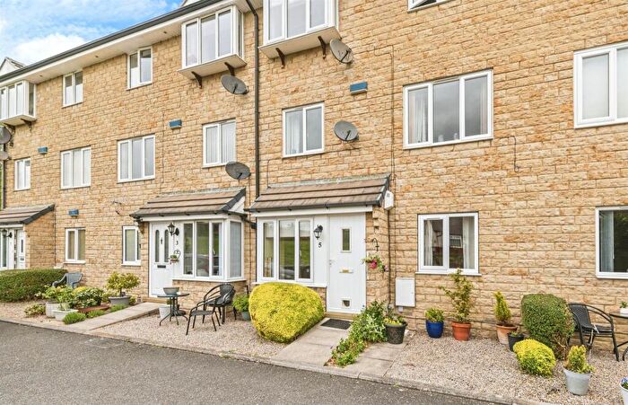 2 Bedroom Apartment For Sale In Dingle Road, Huddersfield, HD1