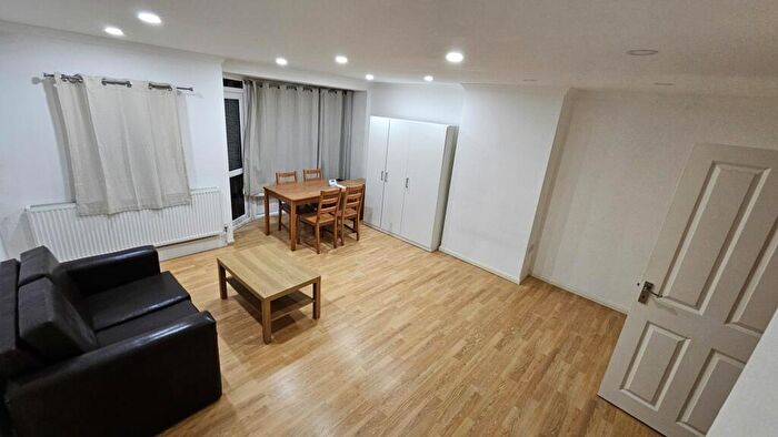 Flat To Rent In Richmond House, SE17