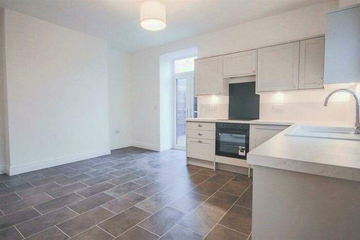 3 Bedroom End Of Terrace House To Rent In Stoney Hill, Bacup, OL13