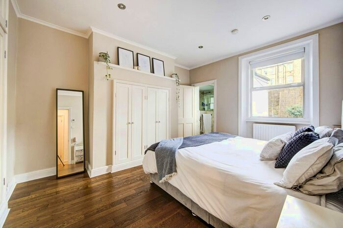 2 Bedroom Flat To Rent In Barons Court Road, Barons Court, London, W14