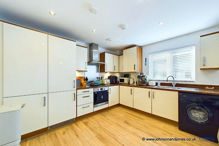 2 Bedroom Apartment For Sale In Strawberry Fields, Rowtown, Surrey, KT15
