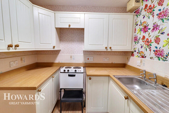 1 Bedroom Flat For Sale In Deneside, Great Yarmouth, NR30