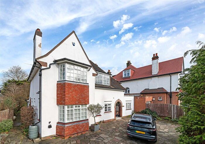 4 Bedroom Detached House For Sale In Oakwood Avenue, Beckenham, BR3
