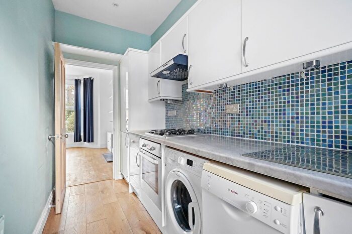 1 Bedroom Flat For Sale In Palatine Road, London, N16