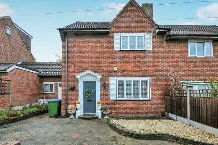 2 Bedroom Terraced House To Rent In Milverton Way, London, SE9