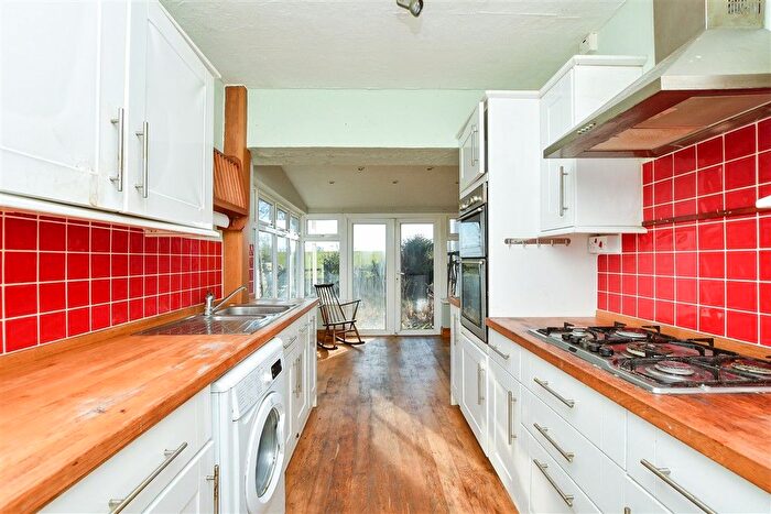 1 Bedroom Semi Detached Bungalow For Sale In The Street, Dover, Kent, CT15