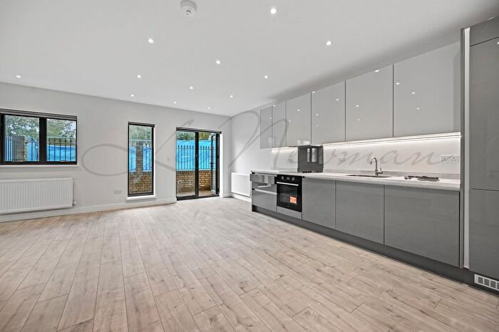 2 Bedroom Flat To Rent In Porcupine Close, Mottingham, SE9