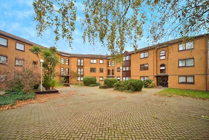 1 Bedroom Flat For Sale In Westgate Court, Waltham Cross, EN8