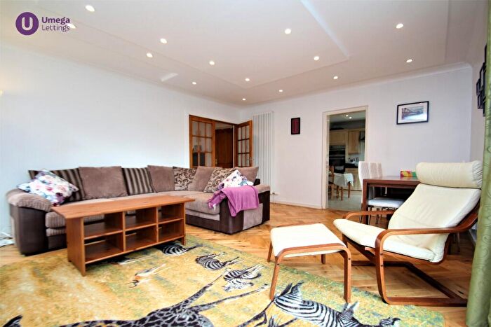 3 Bedroom Apartment To Rent In Cramond Vale, Cramond, Edinburgh, EH4