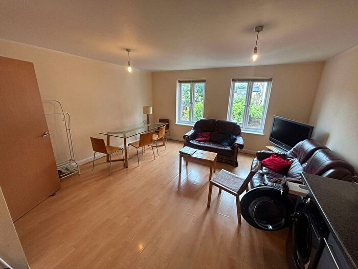2 Bedroom Flat To Rent In Macleod Street, London, SE17
