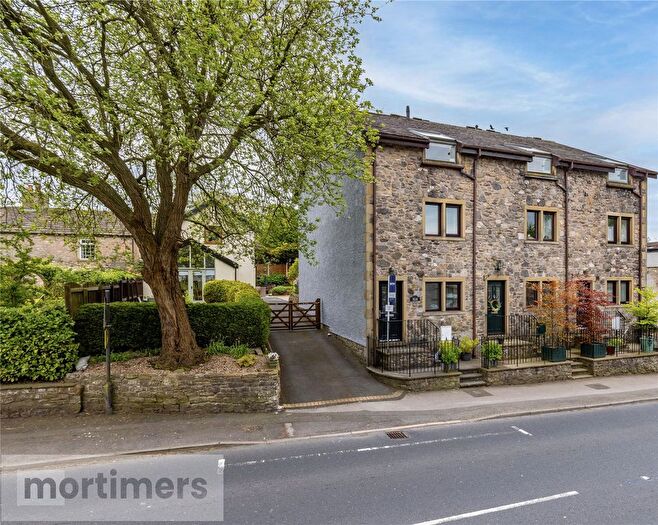 4 Bedroom Town House For Sale In Main Street, Gisburn, Clitheroe, Lancashire, BB7