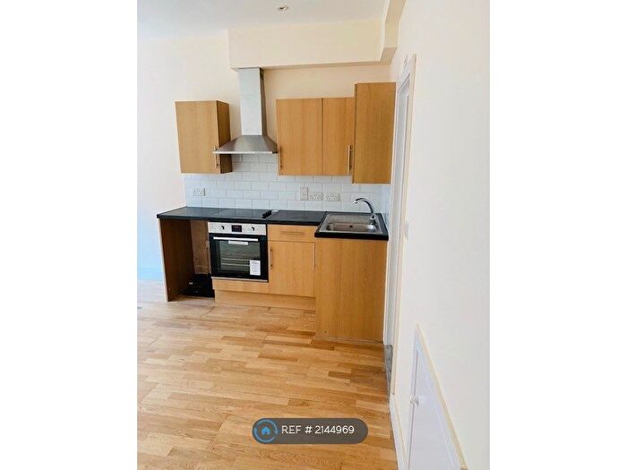 3 Bedroom Flat To Rent In High Street North, Dunstable, LU6